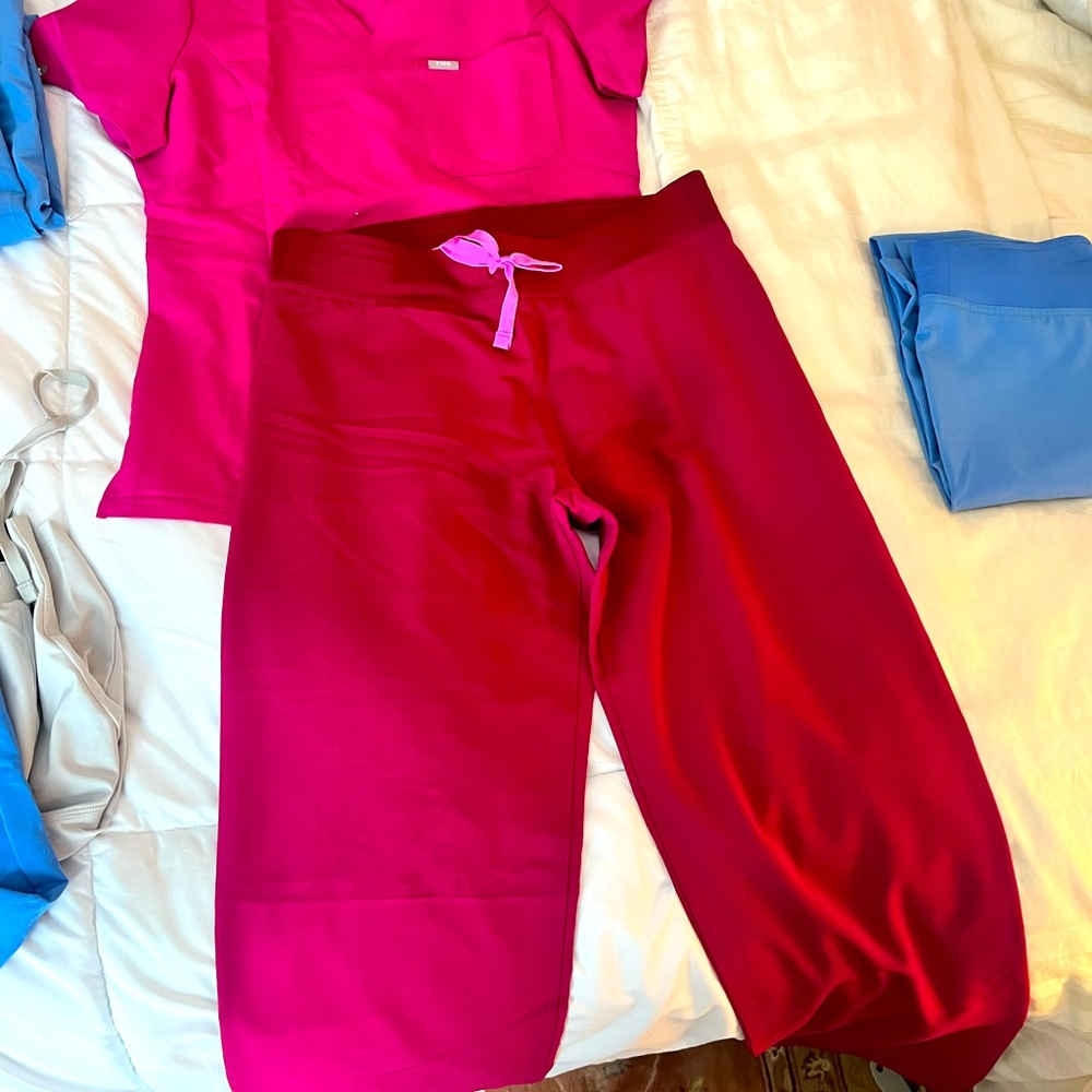 Figs Livingston pant s/t and matching small top.